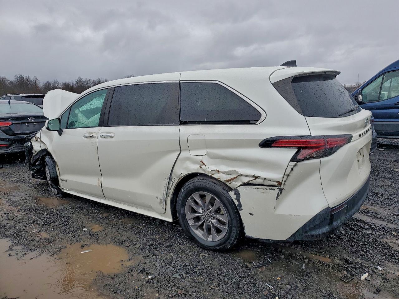 2021 TOYOTA SIENNA