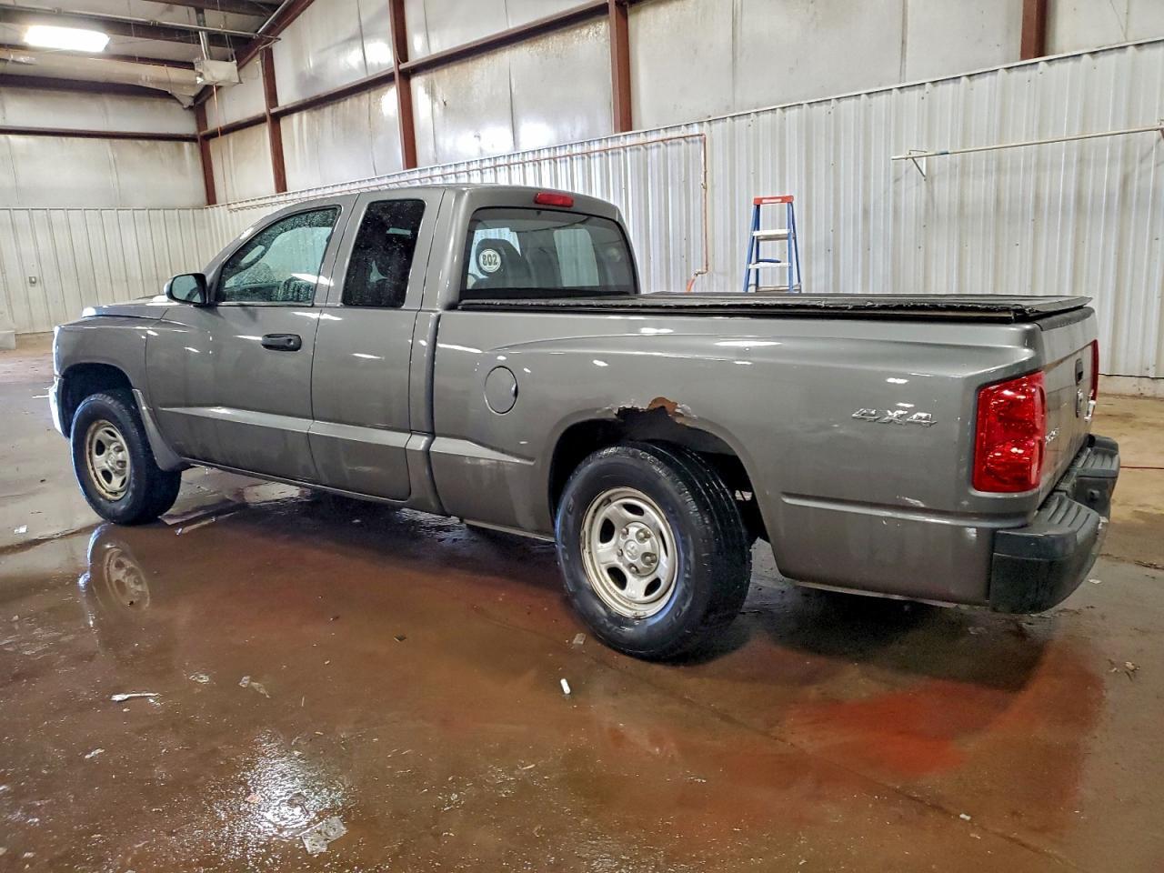 2011 DODGE Dakota
