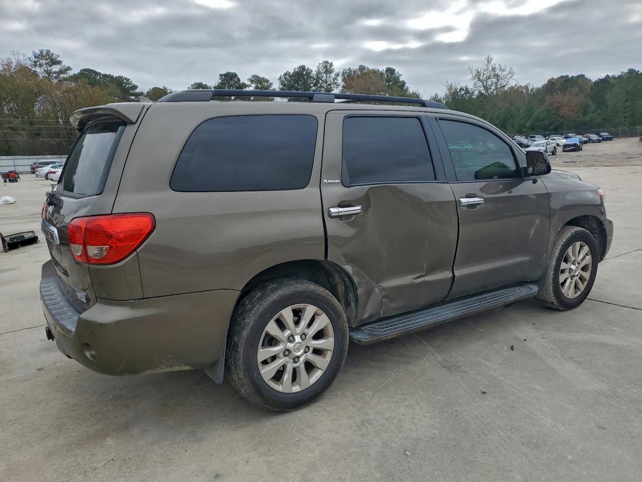 2010 TOYOTA Sequoia