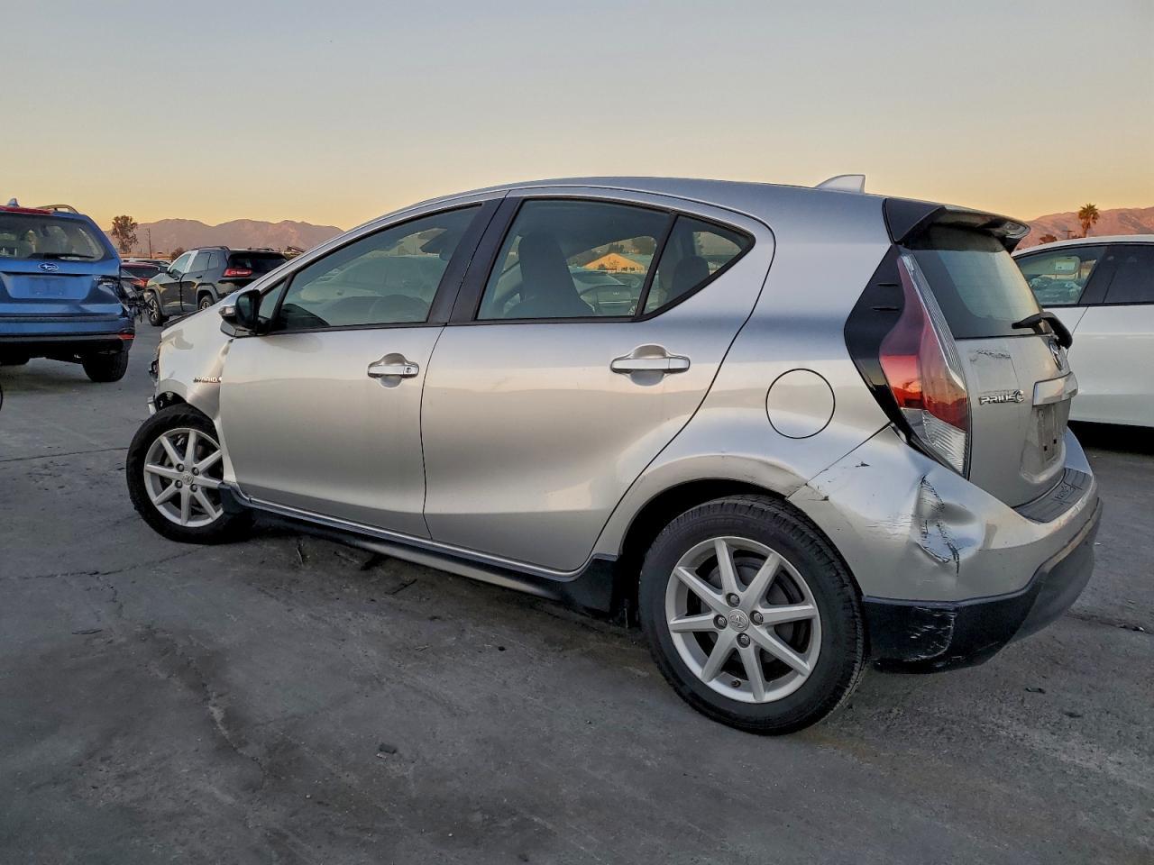 2017 TOYOTA Prius c