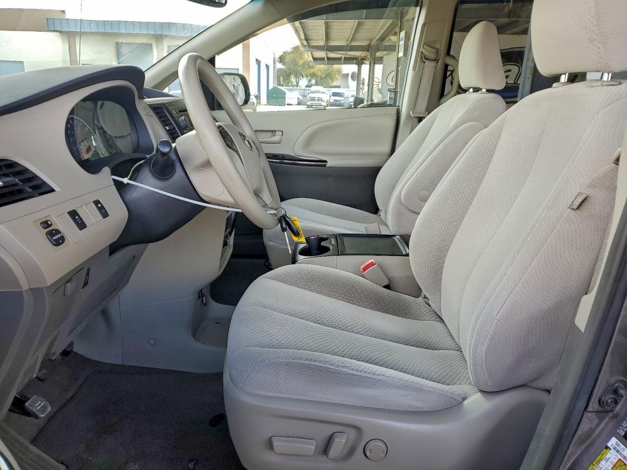 2013 TOYOTA SIENNA