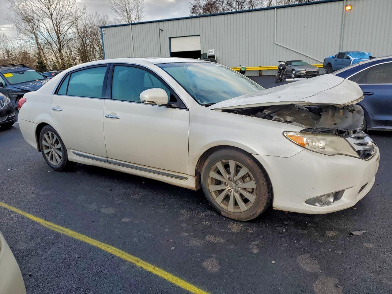 2011 TOYOTA Avalon