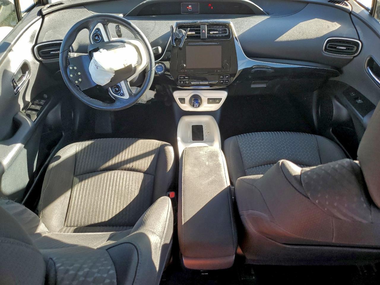 2016 TOYOTA PRIUS