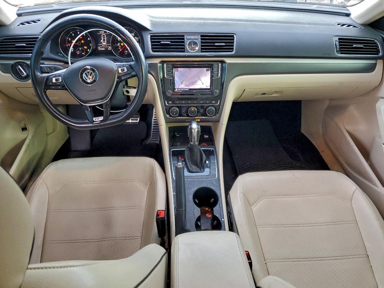 2017 VOLKSWAGEN Passat