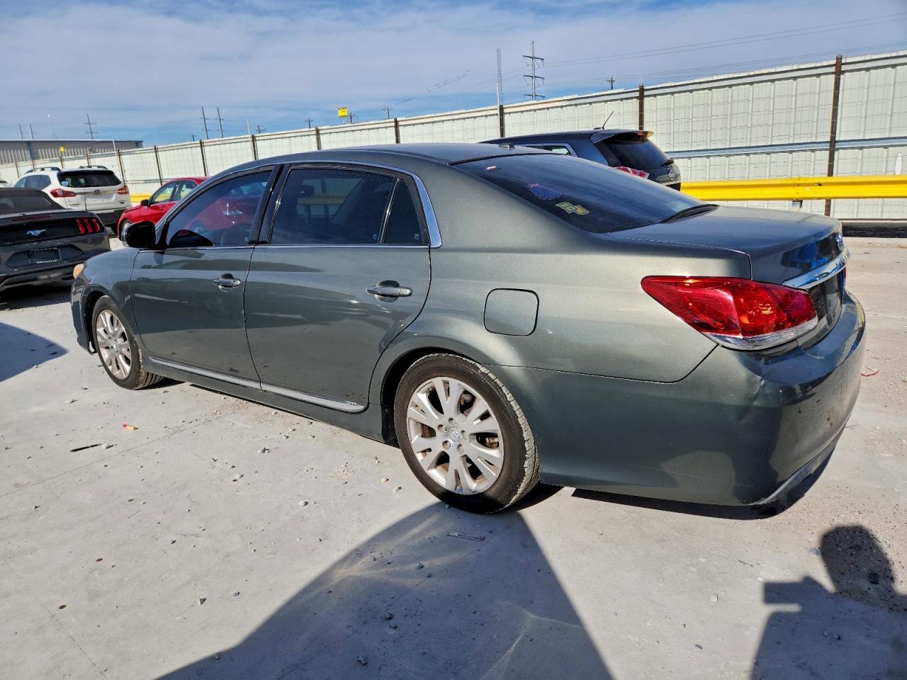 2011 TOYOTA Avalon
