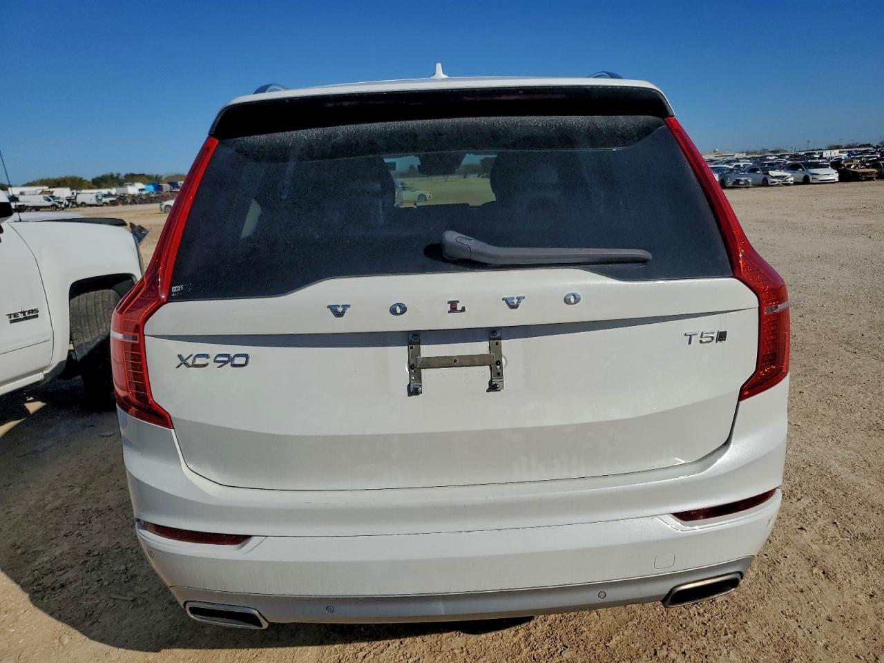 2020 VOLVO XC90