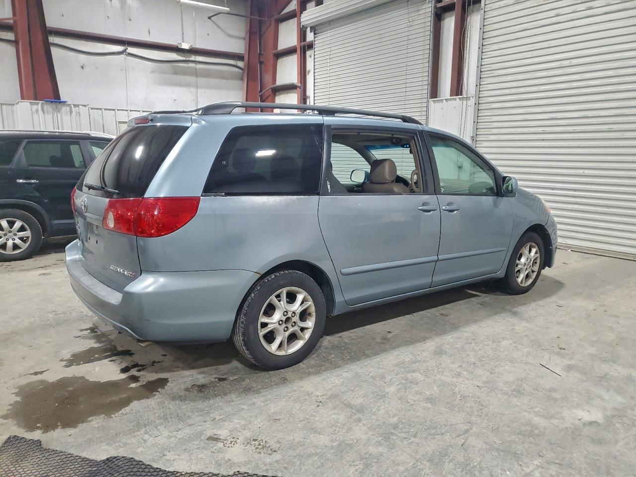 2006 TOYOTA SIENNA