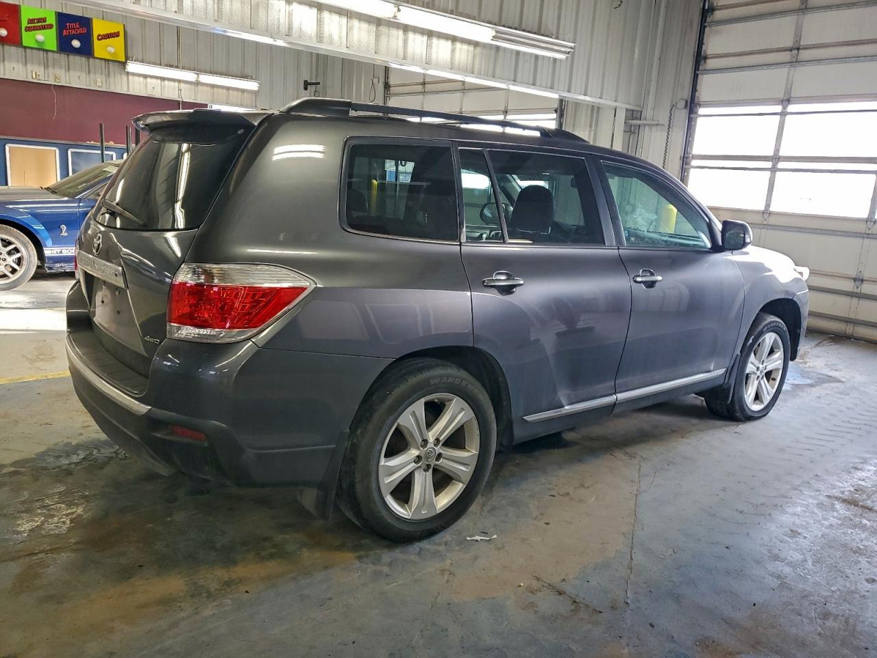 2011 TOYOTA HIGHLANDER
