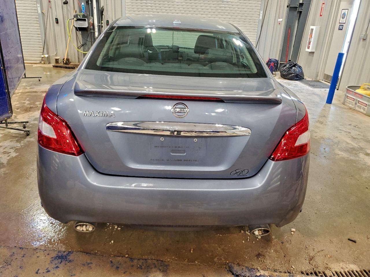 2011 NISSAN Maxima