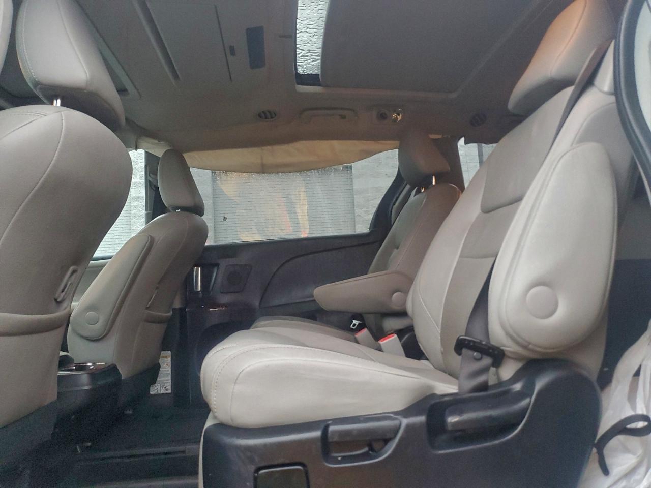 2015 TOYOTA SIENNA