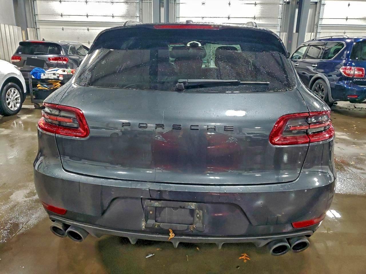 2018 PORSCHE Macan