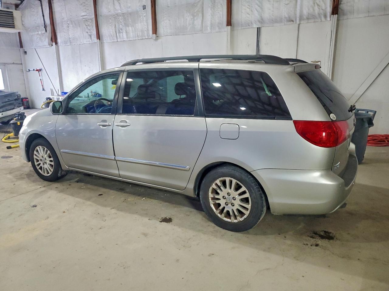 2008 TOYOTA SIENNA