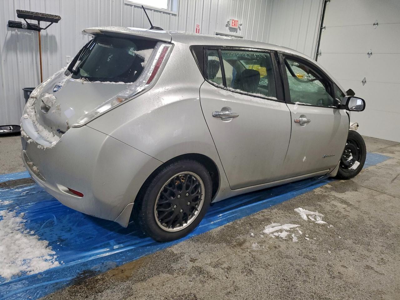 2015 NISSAN LEAF
