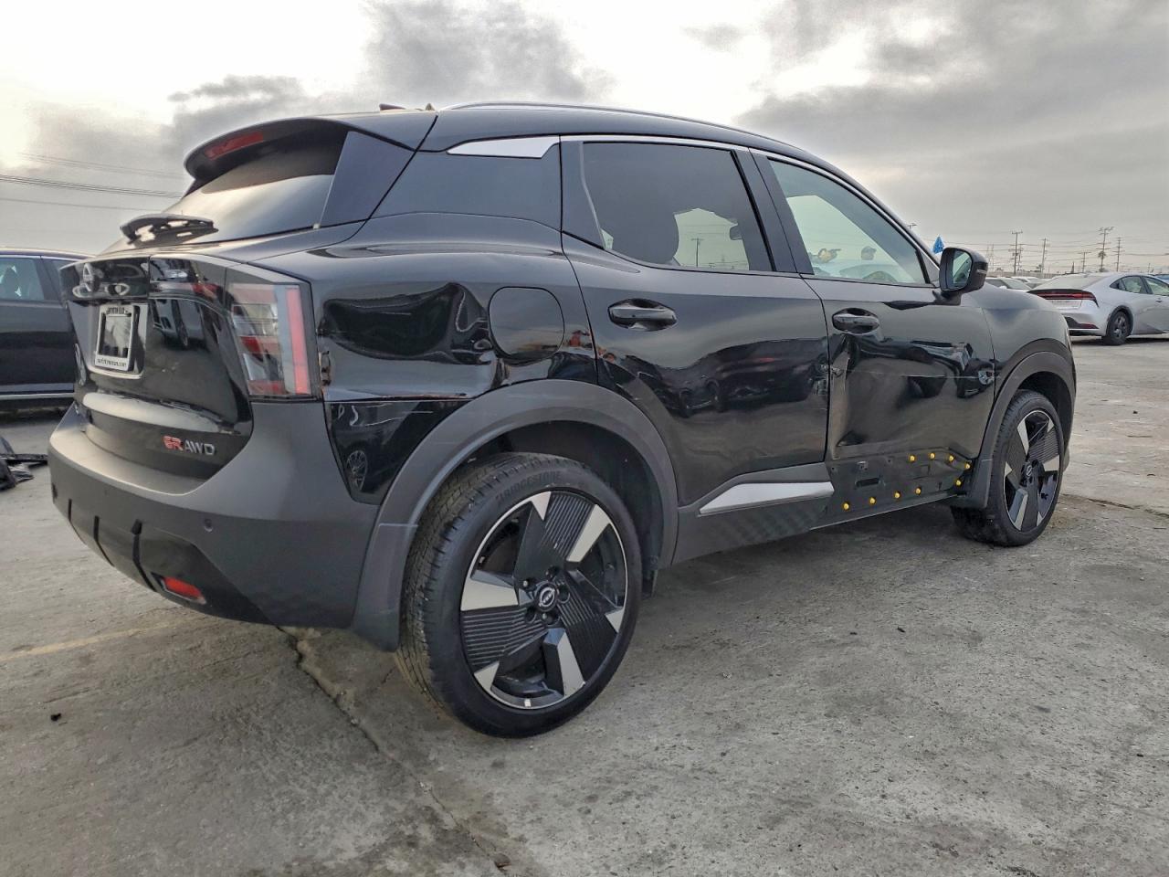 2025 NISSAN KICKS