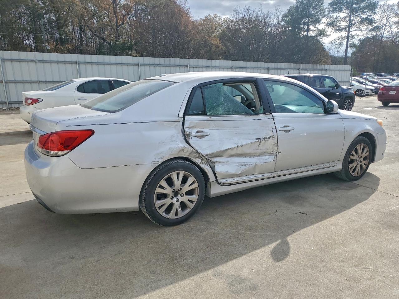 2012 TOYOTA Avalon