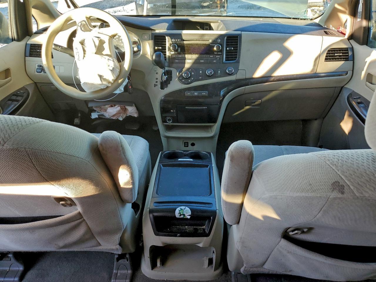2011 TOYOTA SIENNA