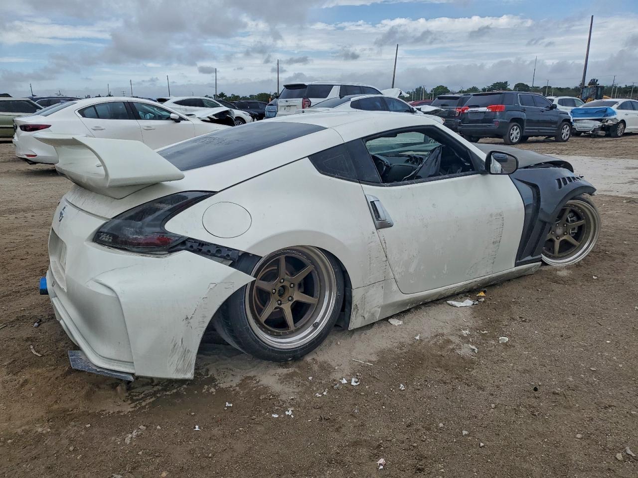 2017 NISSAN 370Z