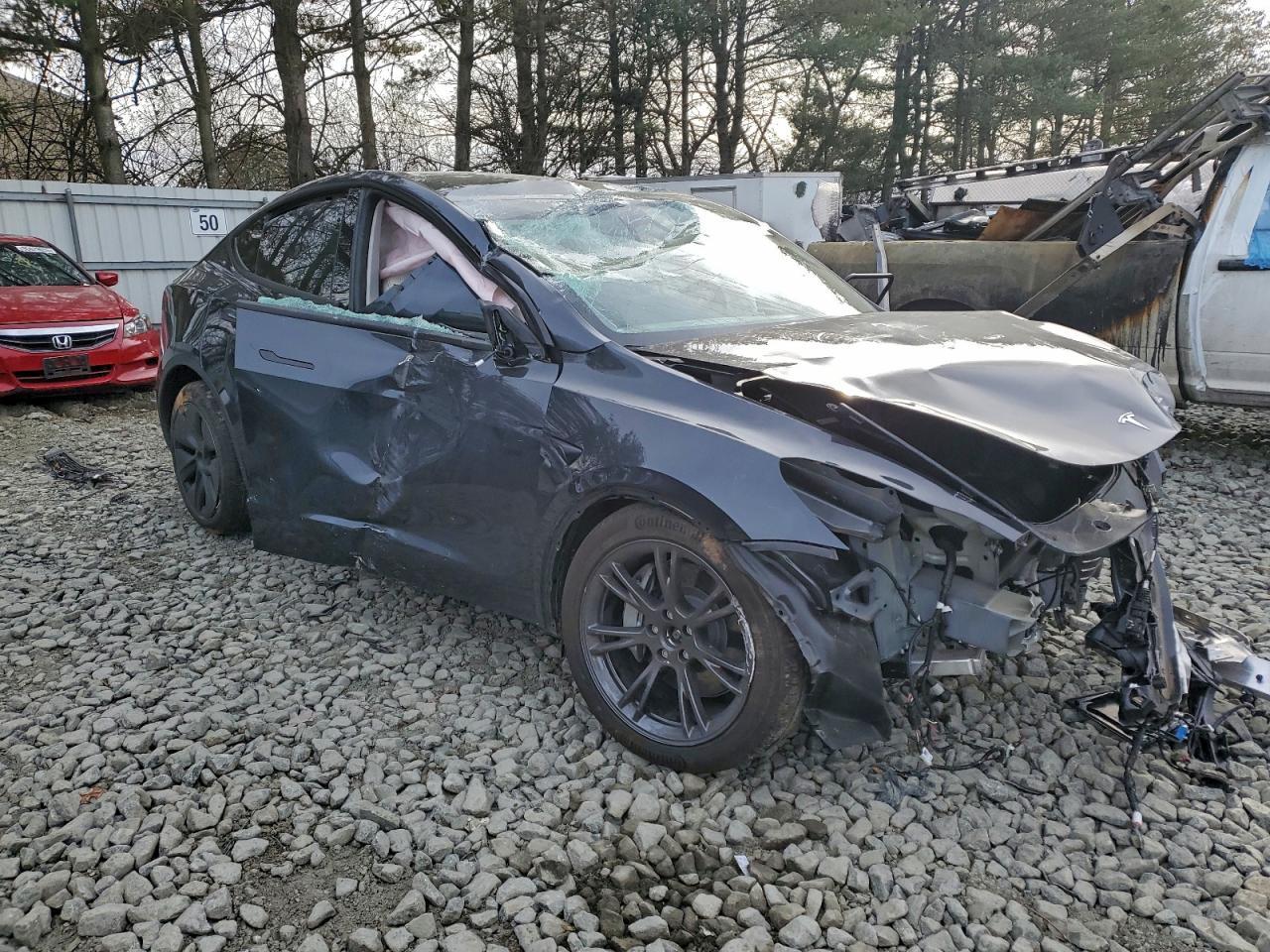 2024 TESLA MODEL Y