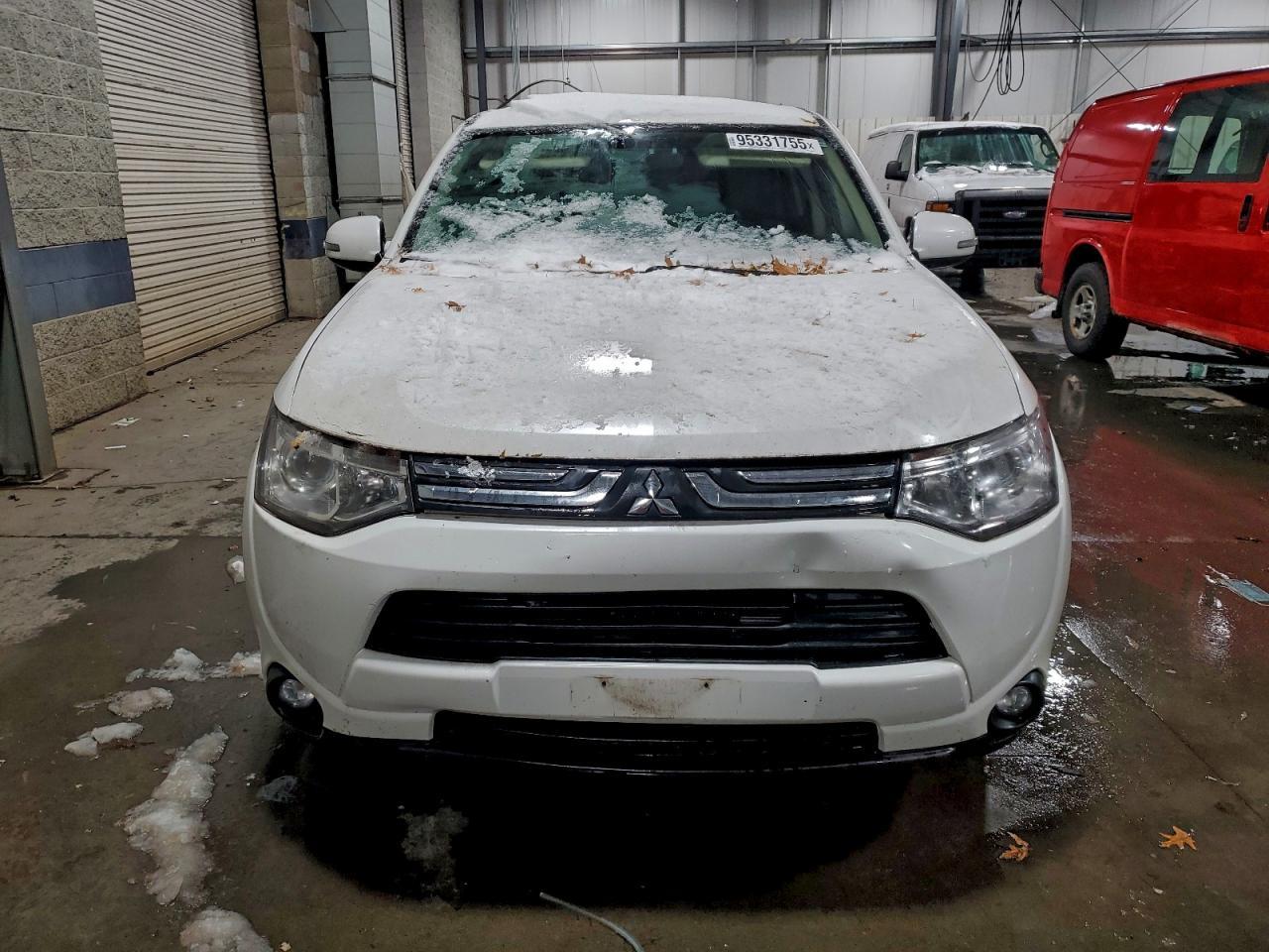 2014 MITSUBISHI outlander