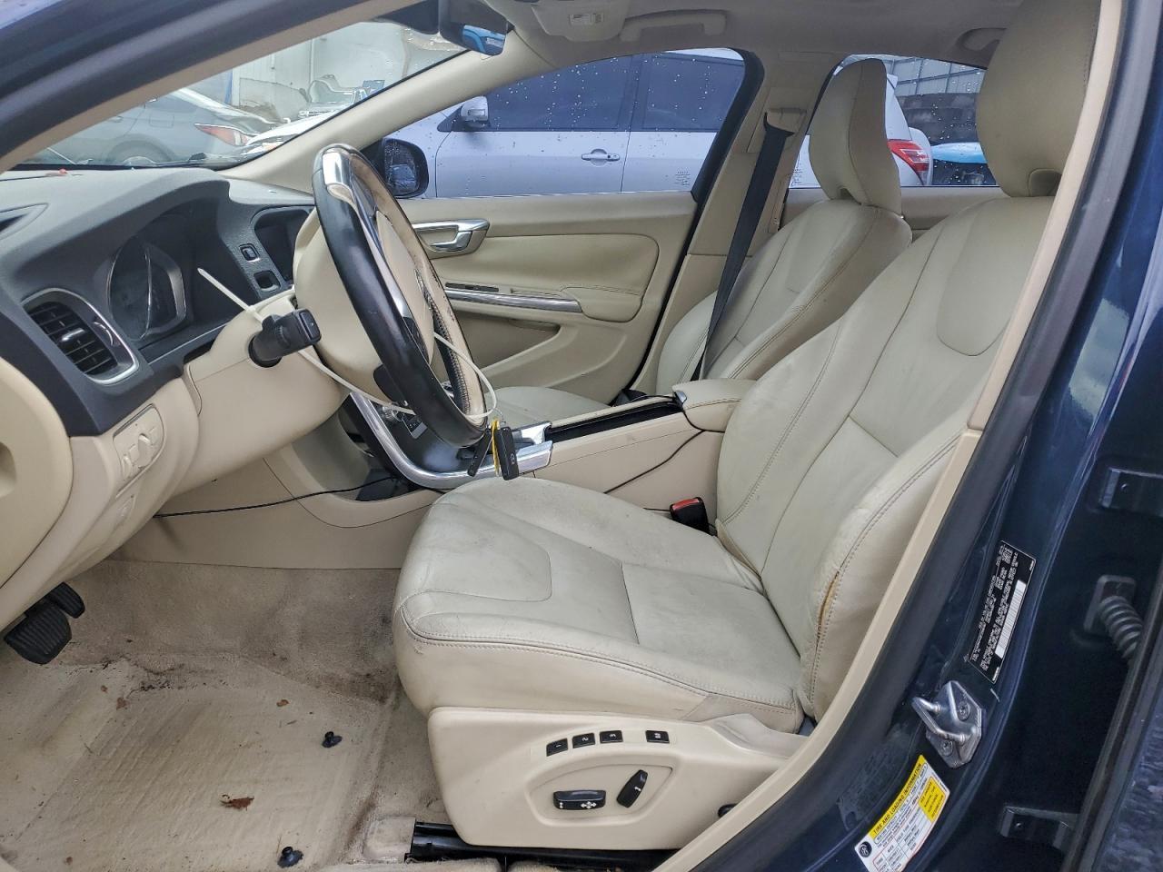 2015 VOLVO S60
