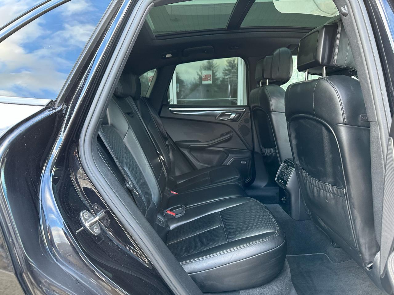 2016 PORSCHE Macan