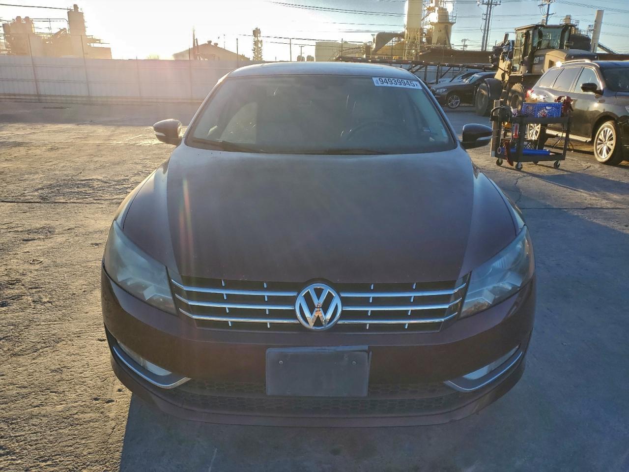 2013 VOLKSWAGEN Passat