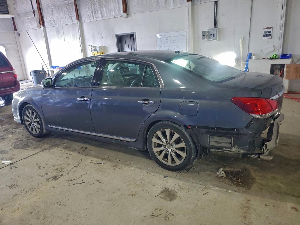 2011 TOYOTA Avalon
