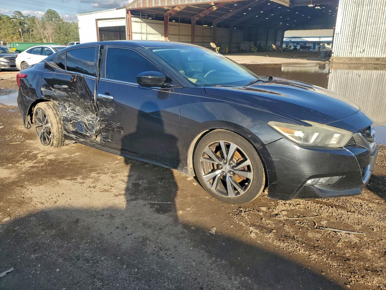 2016 NISSAN Maxima