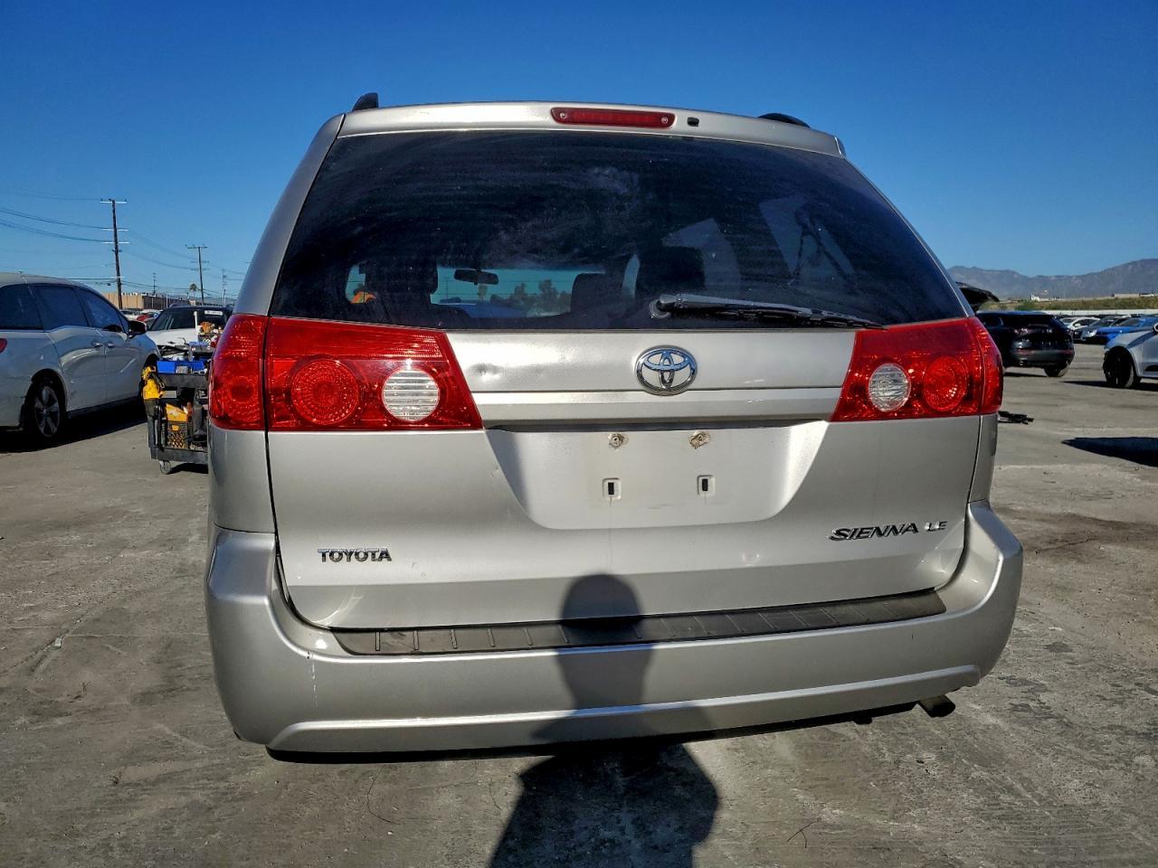 2010 TOYOTA SIENNA