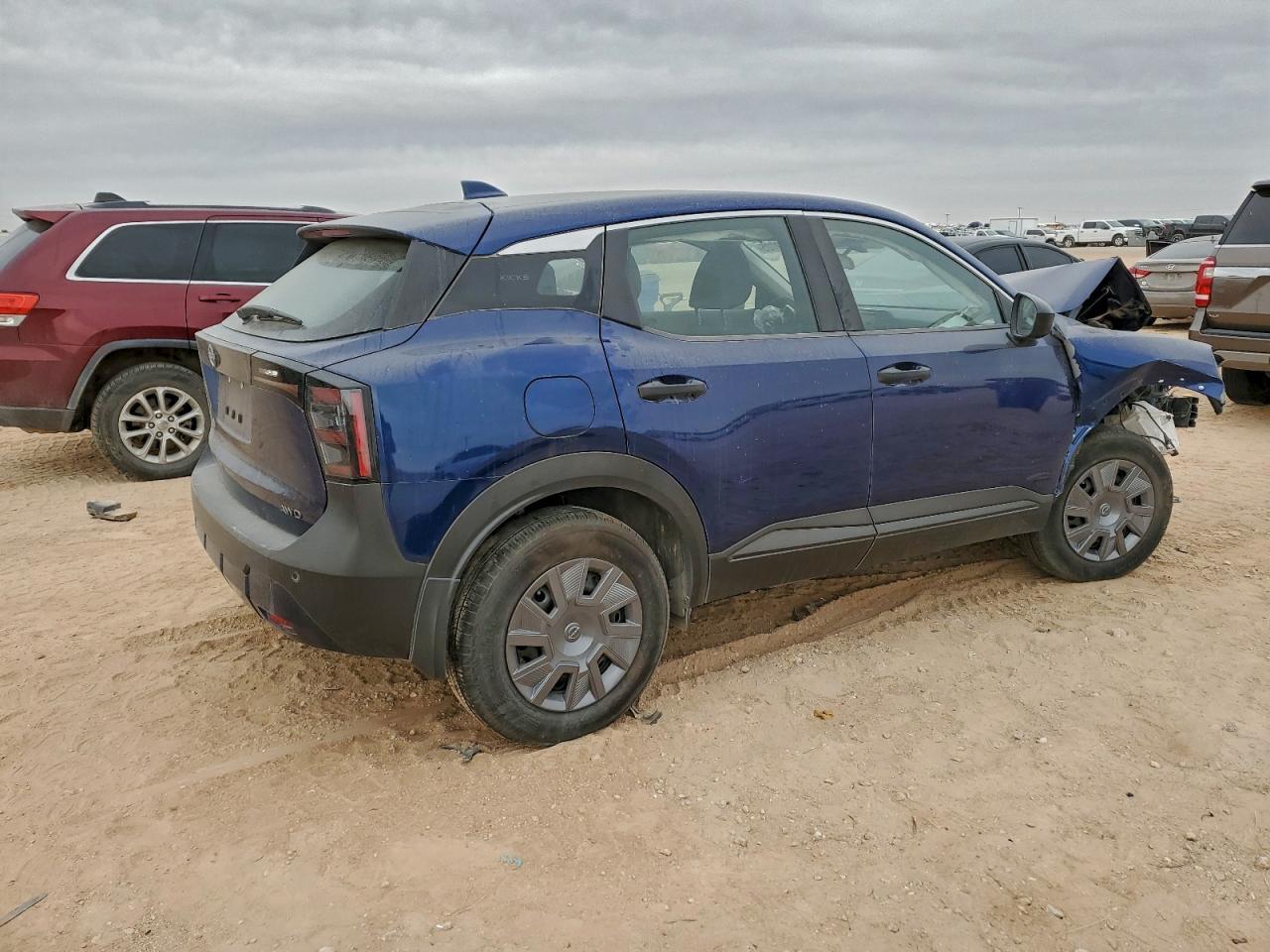 2025 NISSAN KICKS