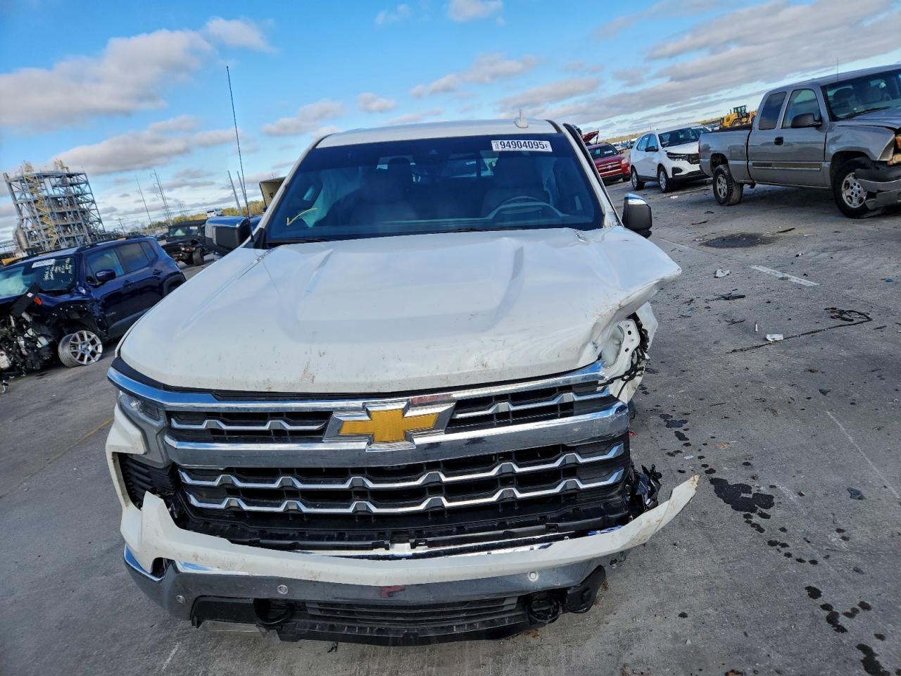 2024 CHEVROLET Silverado