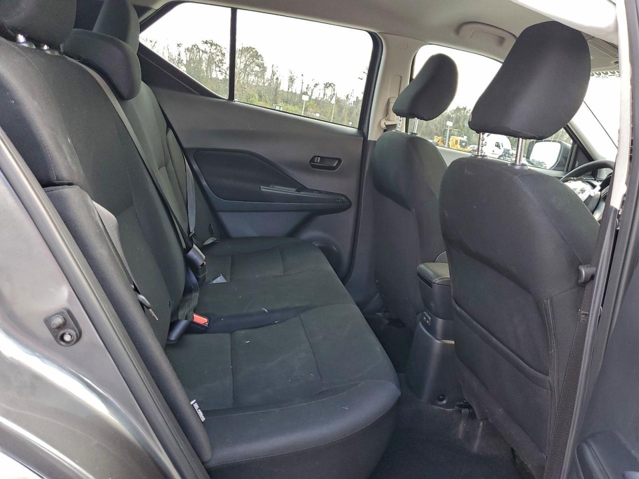 2024 NISSAN KICKS
