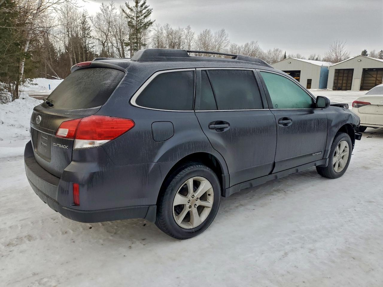 2013 SUBARU Outback