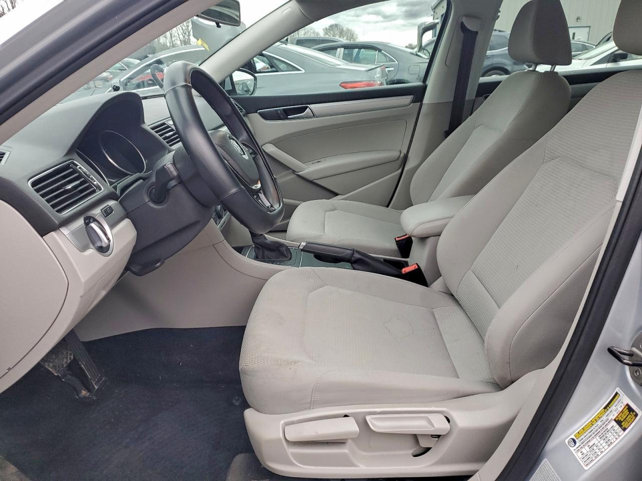 2016 VOLKSWAGEN Passat