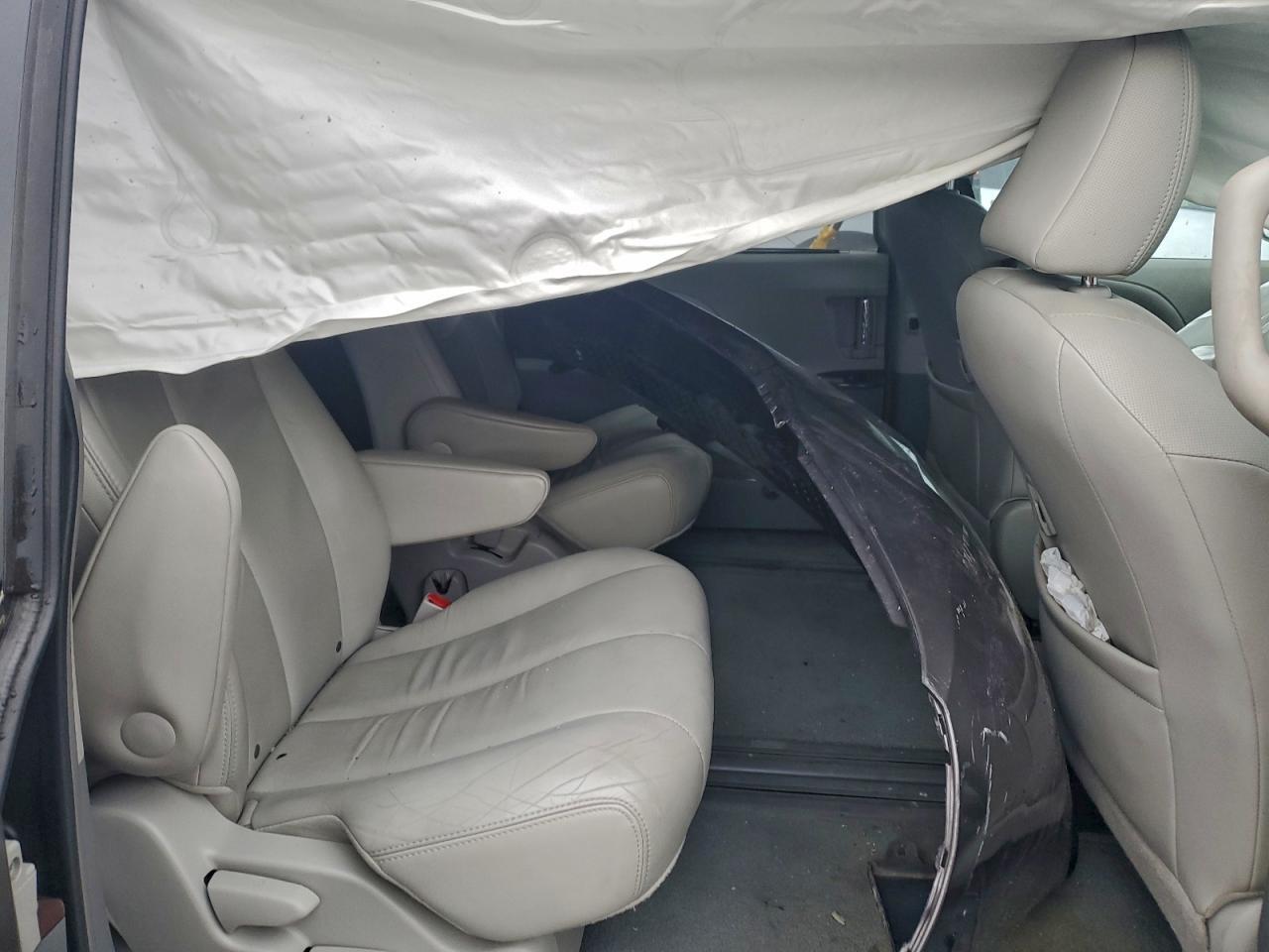2012 TOYOTA SIENNA