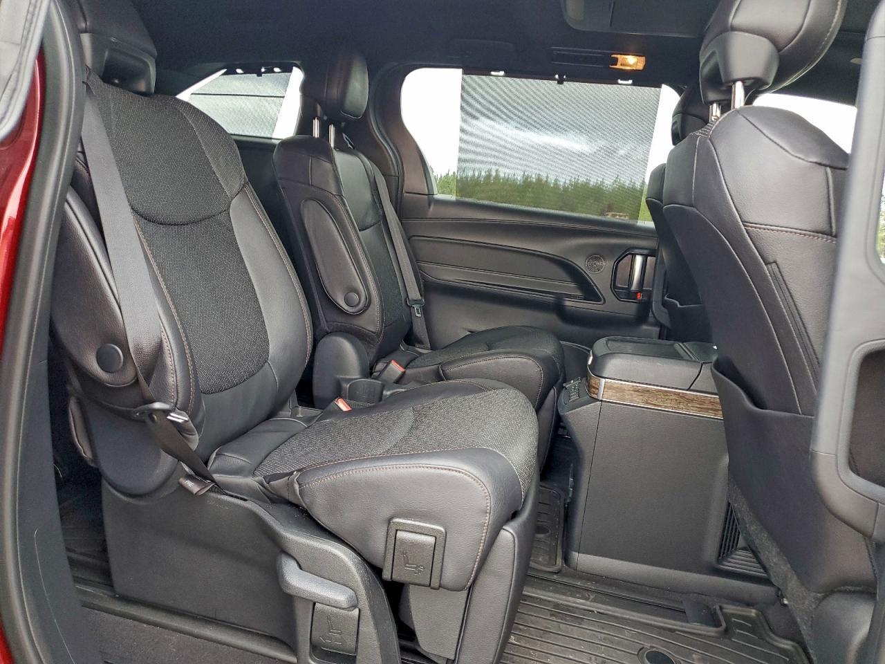 2025 TOYOTA SIENNA