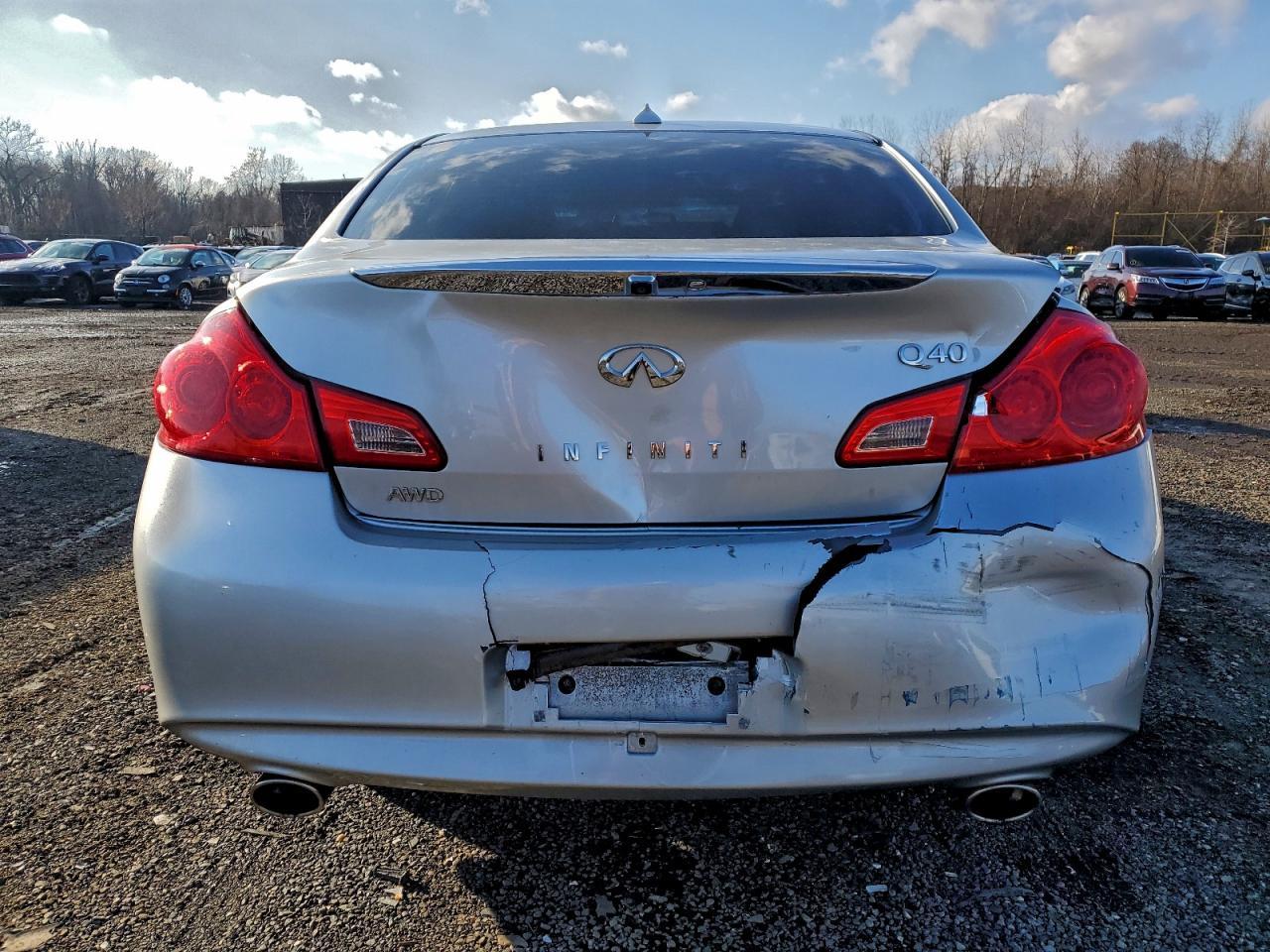2015 INFINITI Q40