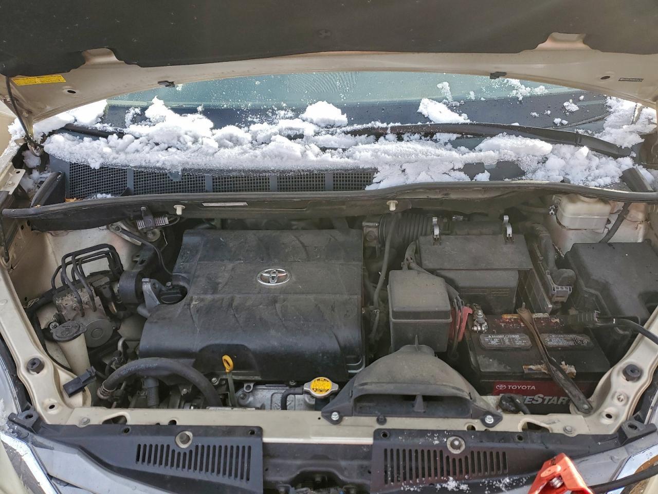 2011 TOYOTA SIENNA
