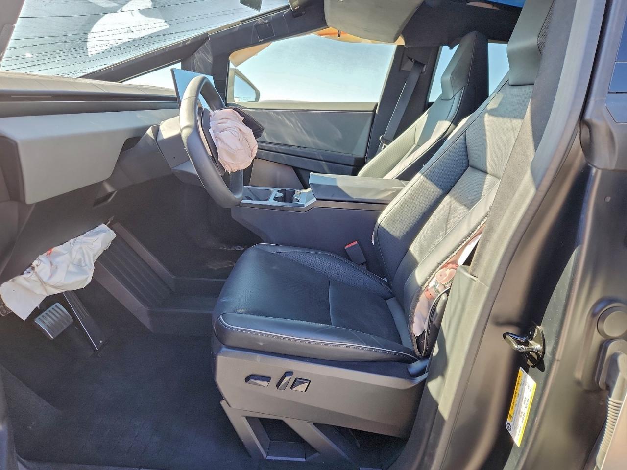 2024 TESLA Cybertruck
