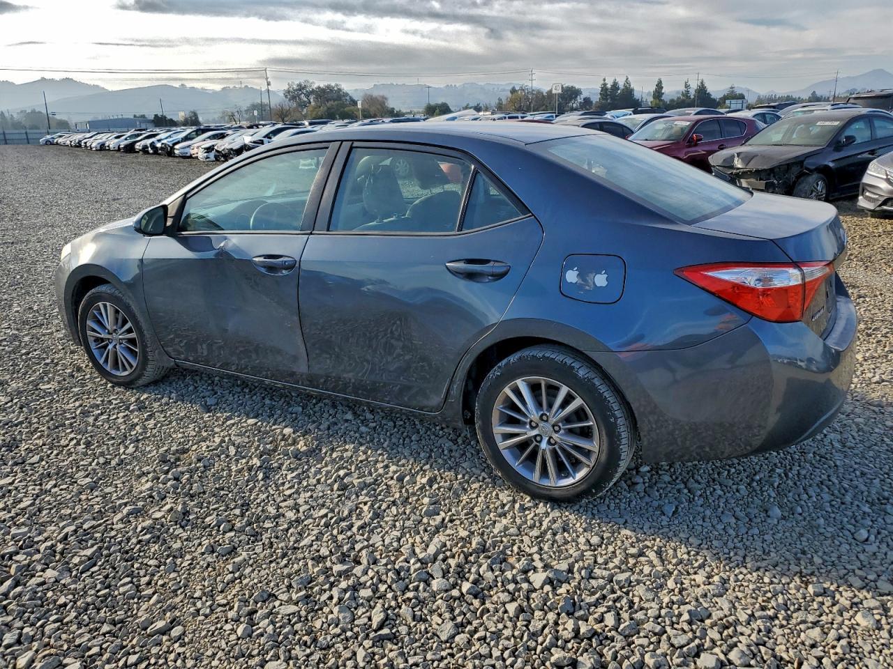 2015 TOYOTA COROLLA