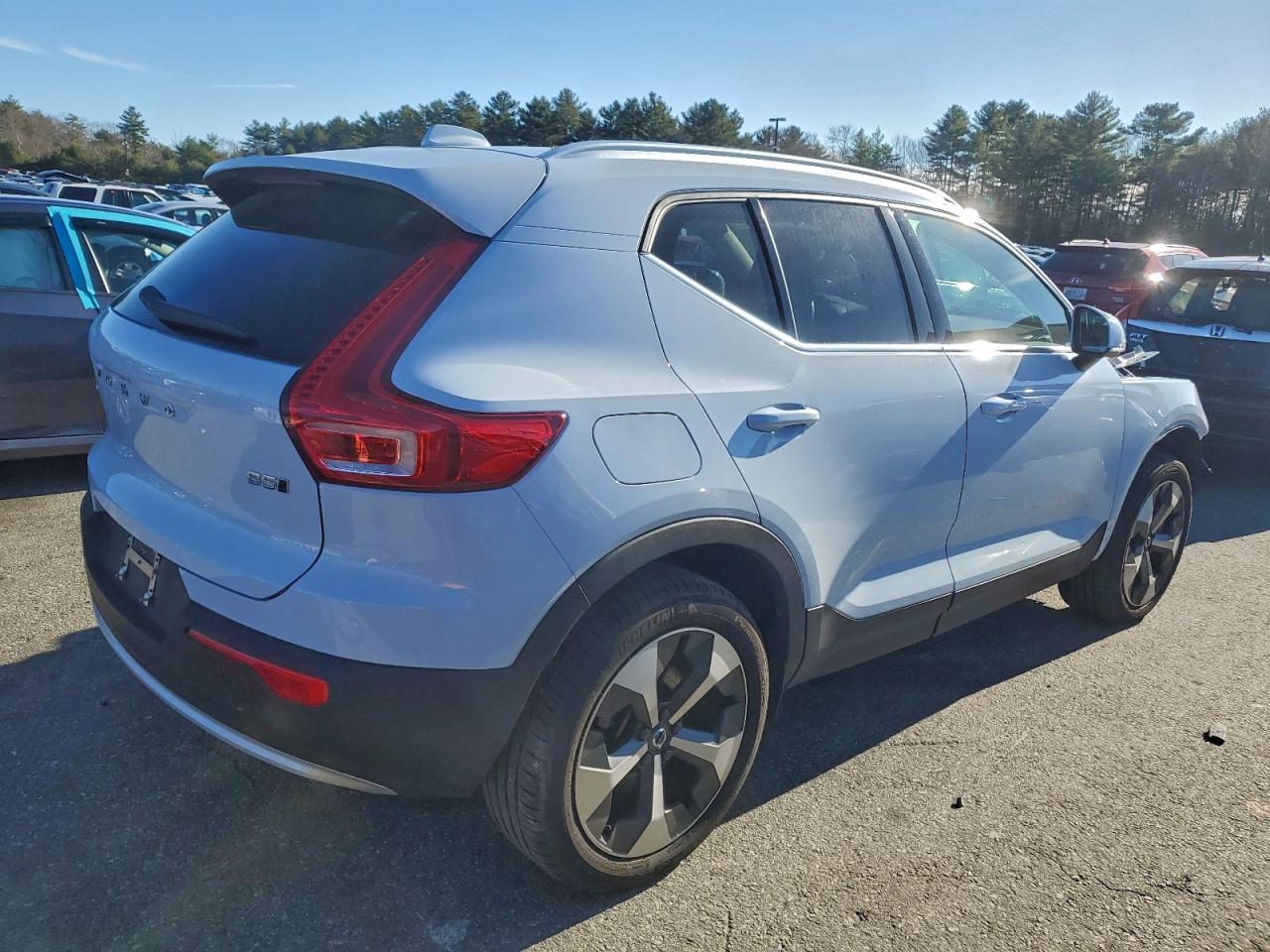 2025 VOLVO XC40