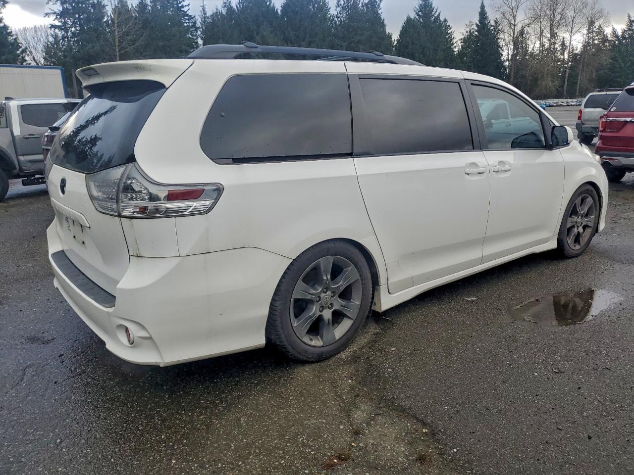 2014 TOYOTA SIENNA