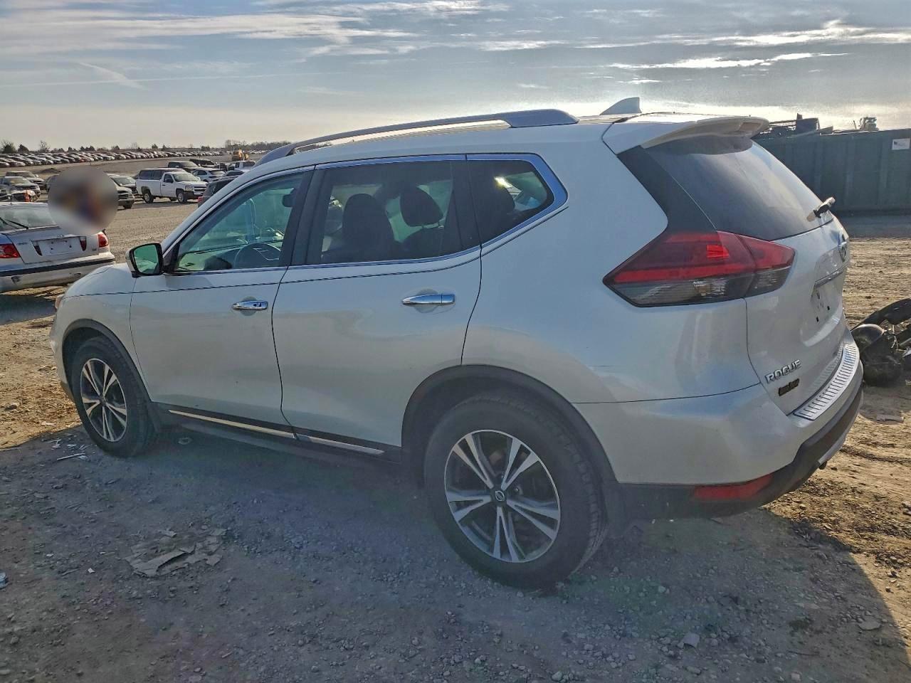 2017 NISSAN ROGUE