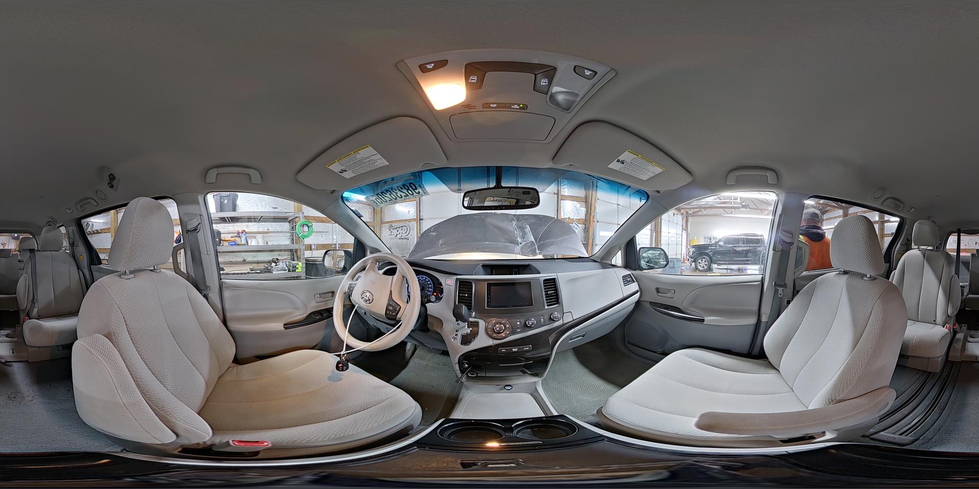 2012 TOYOTA SIENNA