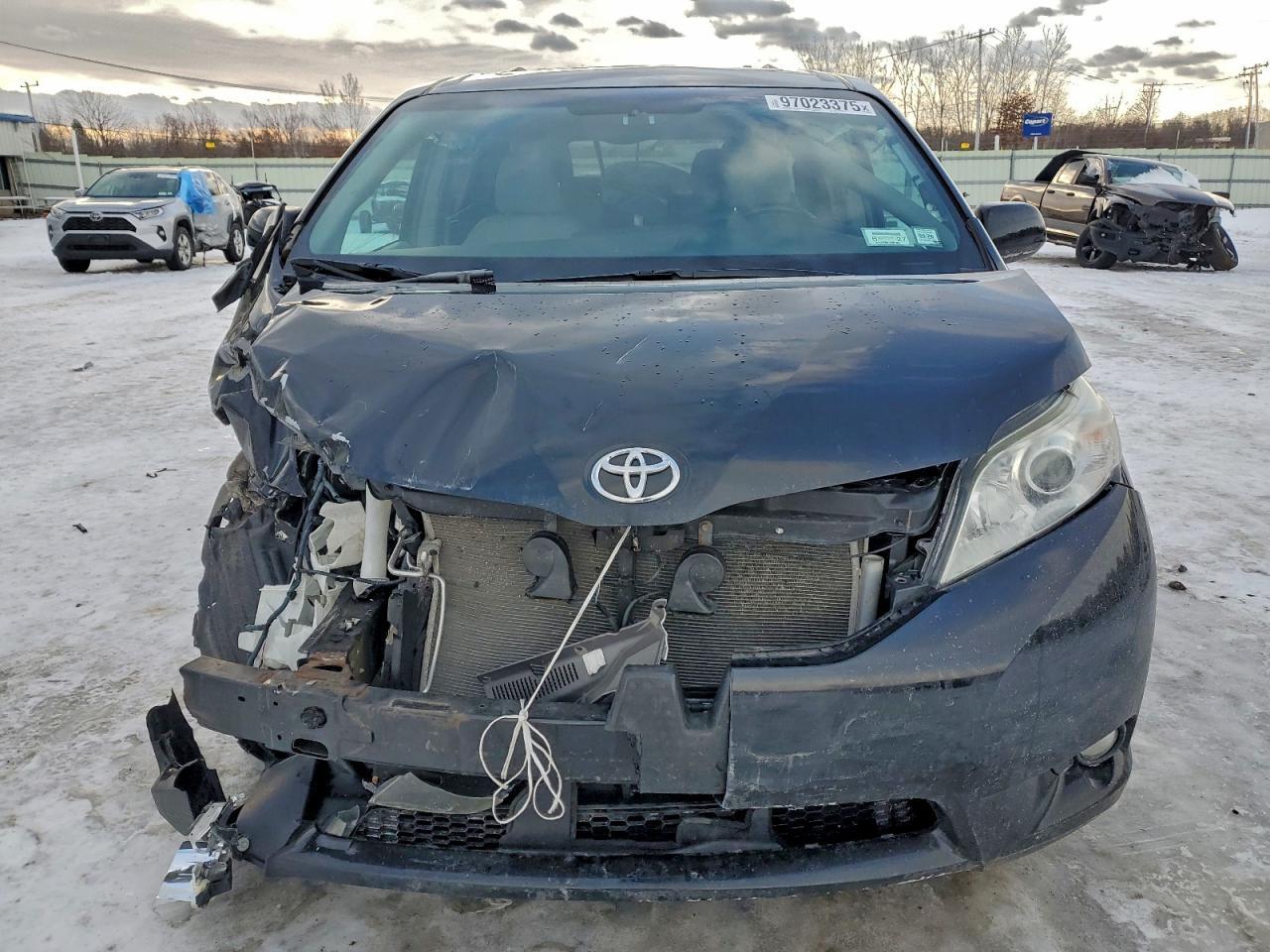 2017 TOYOTA SIENNA