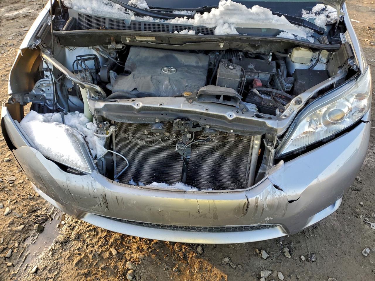 2013 TOYOTA SIENNA