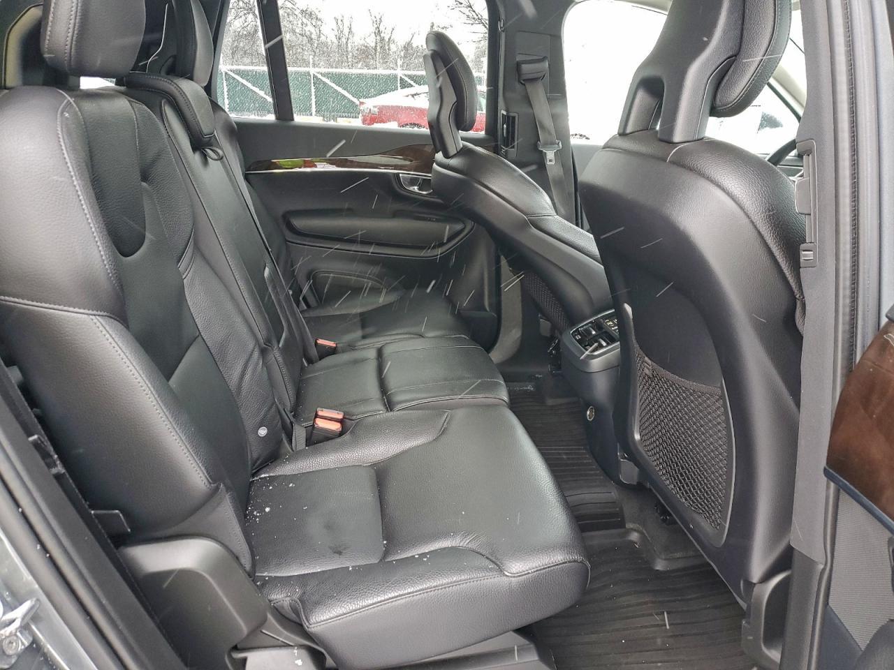 2016 VOLVO XC90