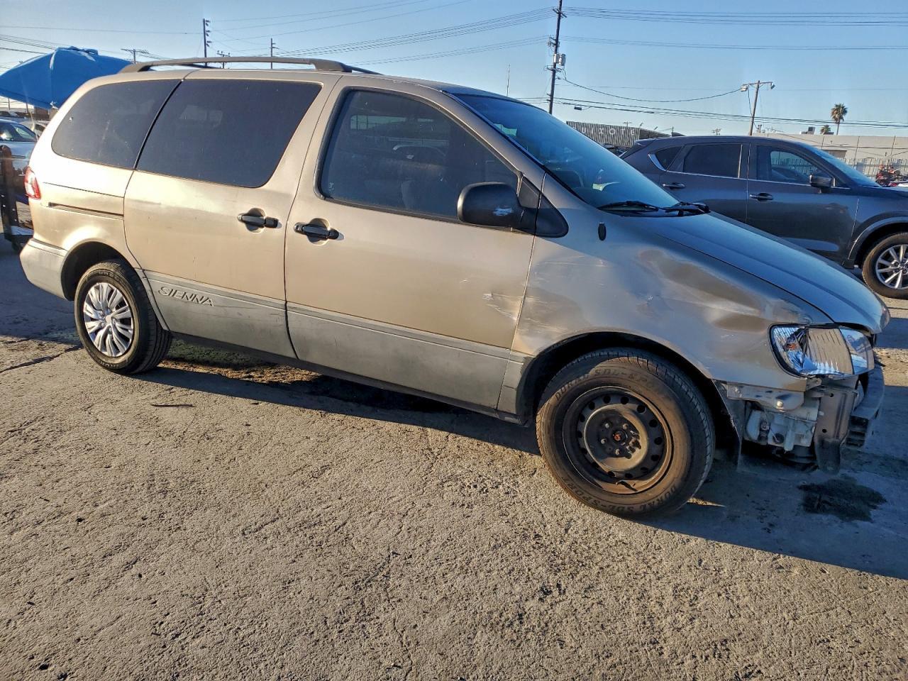 2002 TOYOTA SIENNA