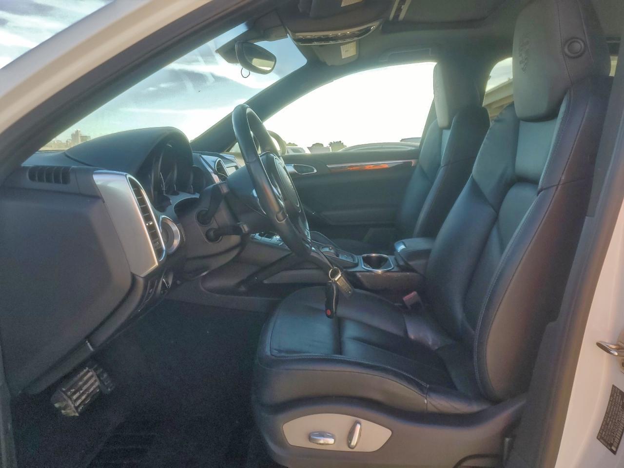 2014 PORSCHE CAYENNE