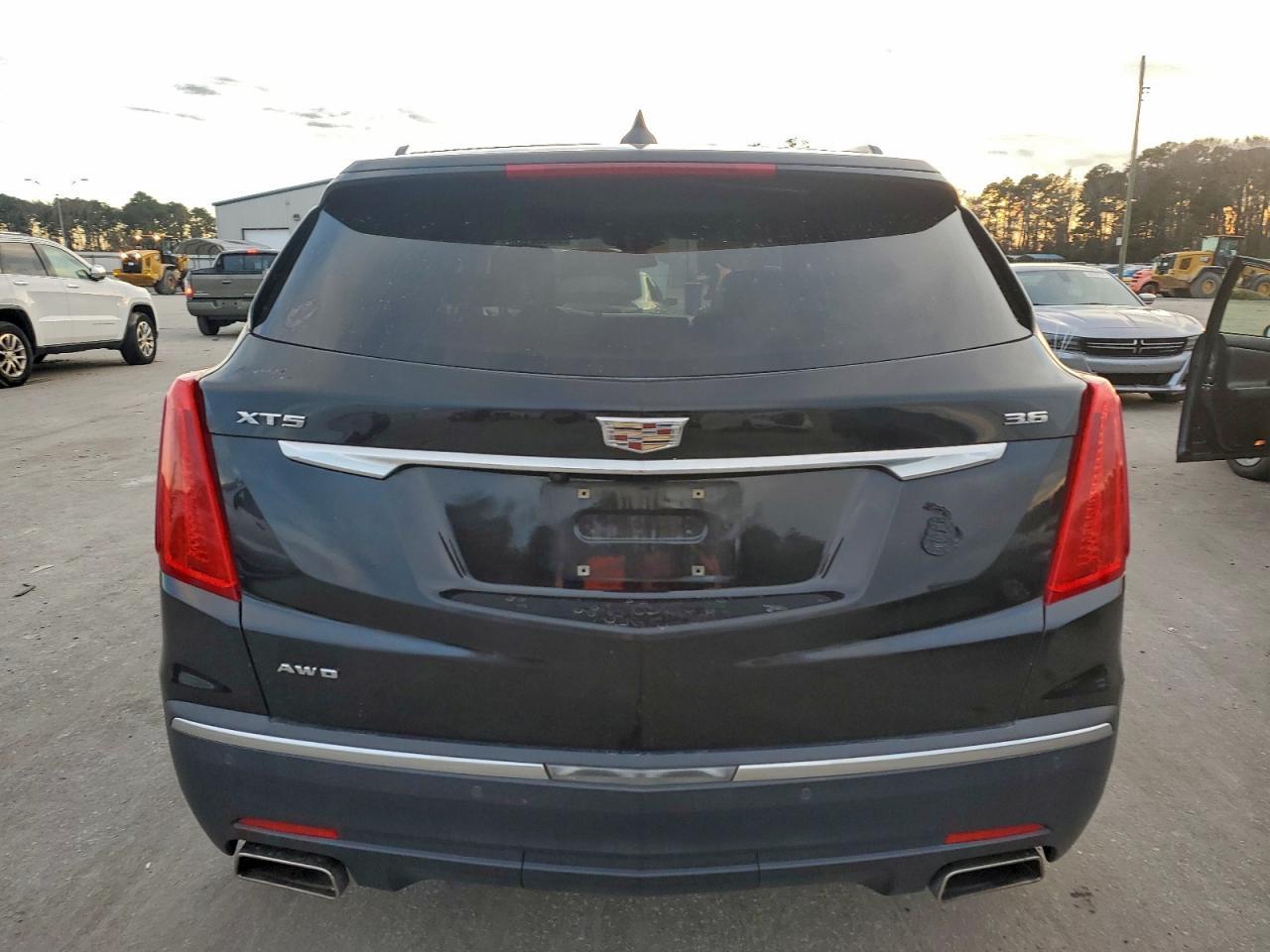 2017 CADILLAC XT5